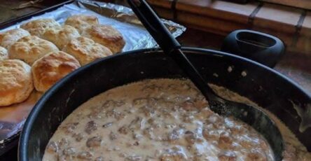 Pioneer Woman Sausage Gravy