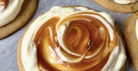 Carmel cheesecake cookies